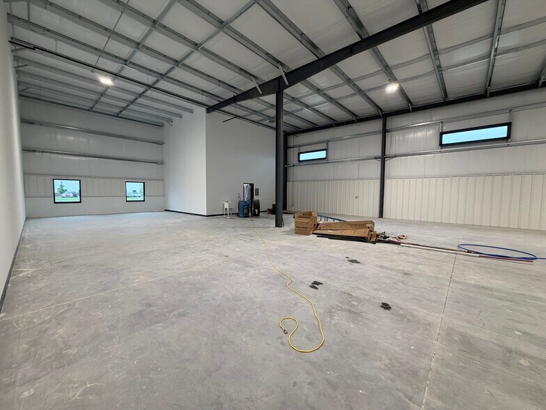 More Photos Of 830 Wesco Pky, Sheridan Warehouse For Lease
