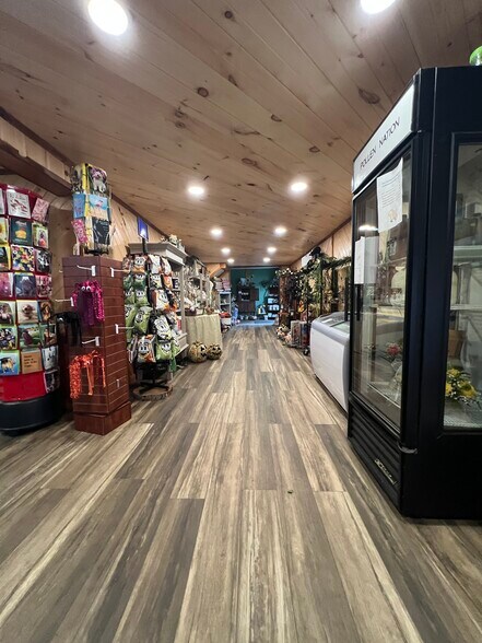 More Photos Of 213 Missouri St., Franklin Garden Center For Sale