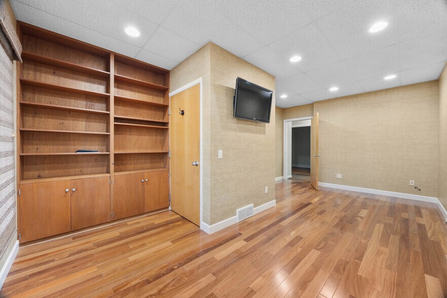 More Photos Of 61A Monroe Ave, Pittsford Office For Sale