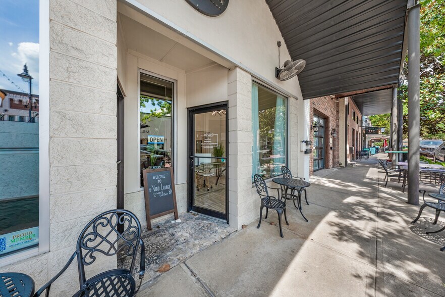 More Photos Of 223 Main St, Sulphur Springs Storefront For Lease