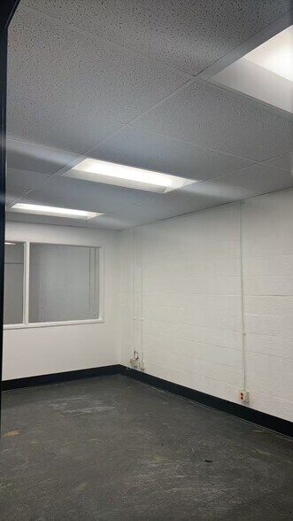 More Photos Of 1040-1050 S Olive St, Los Angeles General Retail For Sale