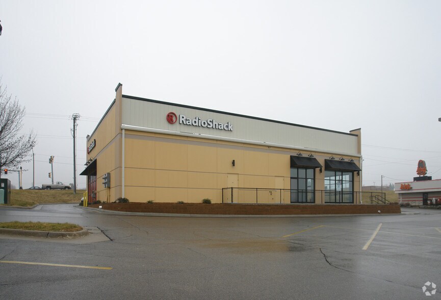 More Photos Of 2414 S Center St, Marshalltown General Retail For Sale