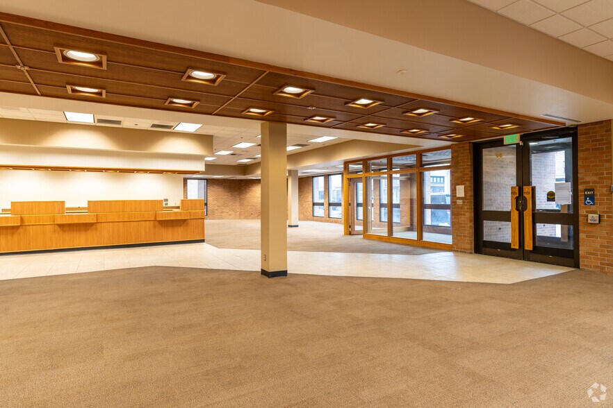 More Photos Of 30 S Mission St, Wenatchee Bank For Sale