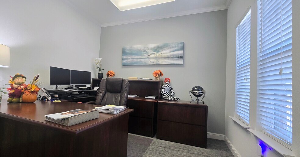 More Photos Of 1205 Bent Oaks Ct, Denton Office For Sale