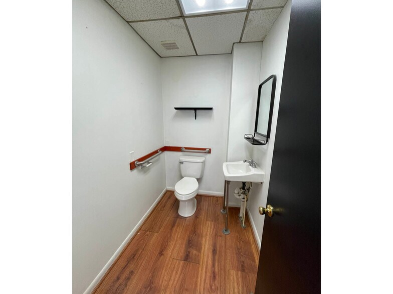 More Photos Of 713 Pratt St, Baltimore Freestanding For Sale