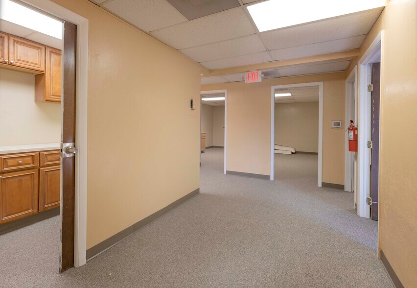 More Photos Of 1203 SE 9th Ter, Cape Coral Light Distribution For Lease