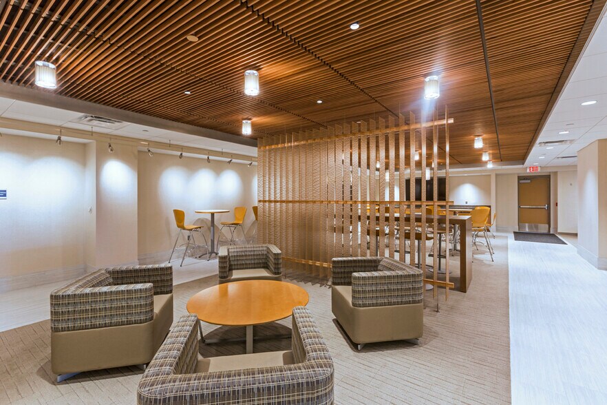 More Photos Of 200 Park Ave, Florham Park Unknown For Lease