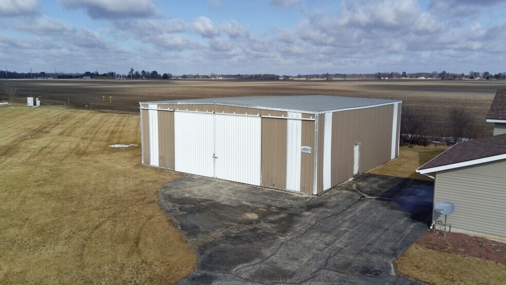 More Photos Of 4115 N US Highway 51, Janesville Showroom For Sale