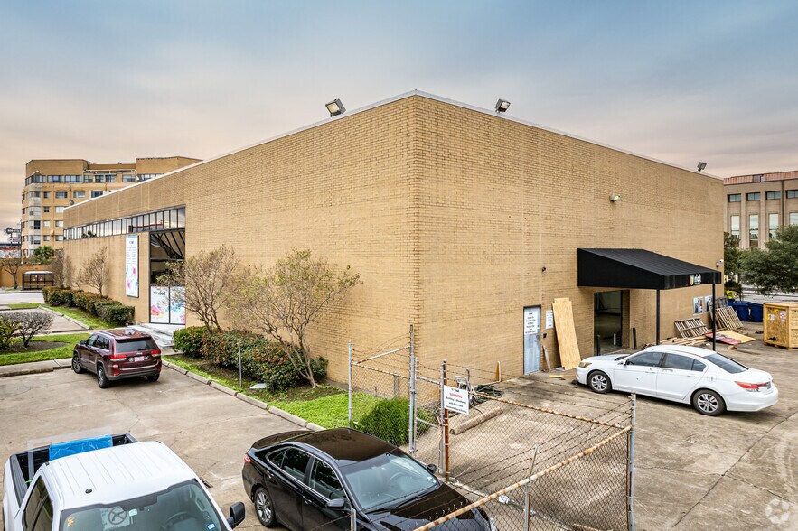 More Photos Of 6300 Gulfton St, Houston Office For Sale