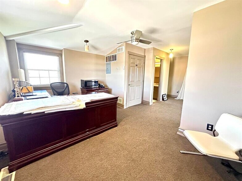 More Photos Of 701 Winchester Ave, Ashland Office For Sale