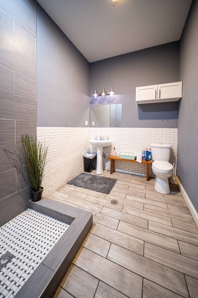 More Photos Of 3530 W Armitage Ave, Chicago Storefront Retail Residential For Lease