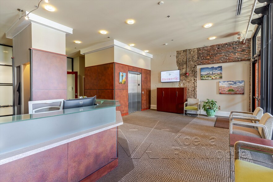 More Photos Of 17 Market Sq, Knoxville Storefront Retail Office For Sale