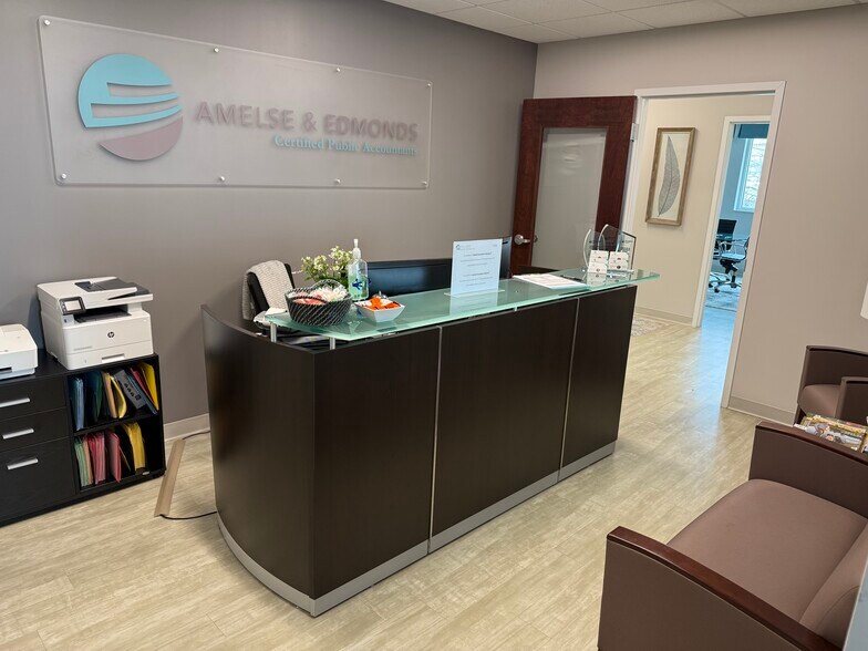 More Photos Of 10160 Parkside Dr, Knoxville Office For Lease