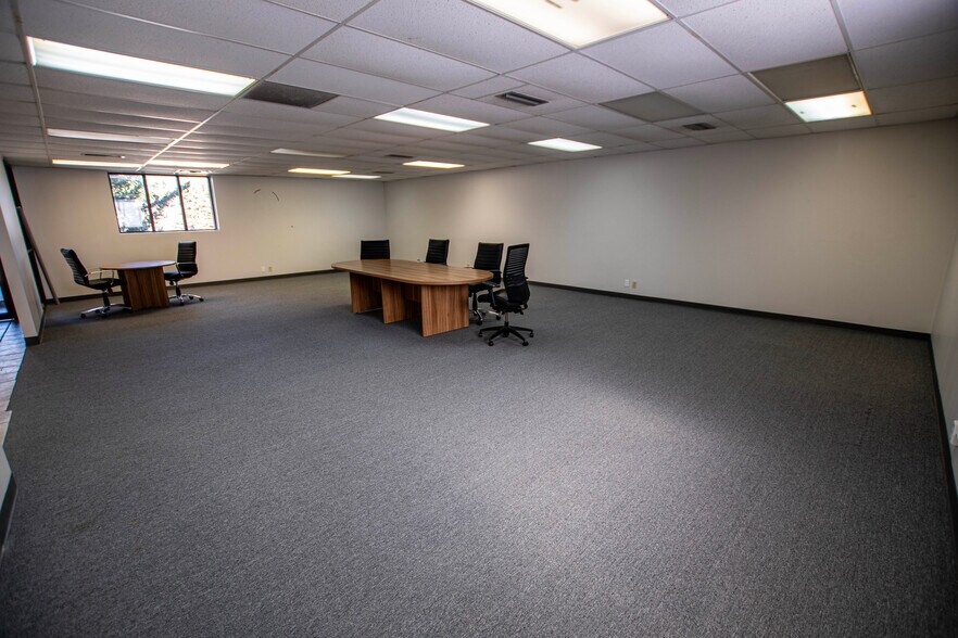 More Photos Of 17235 Bel-Ray Pl, Belton Office For Lease