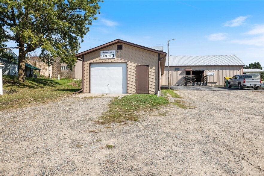 More Photos Of 816 NW 4th St, Grand Rapids General Retail For Sale