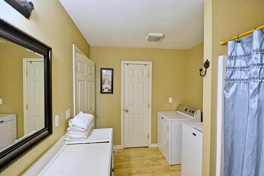 More Photos Of 4545 E FM 775, Seguin Manufacturing For Sale