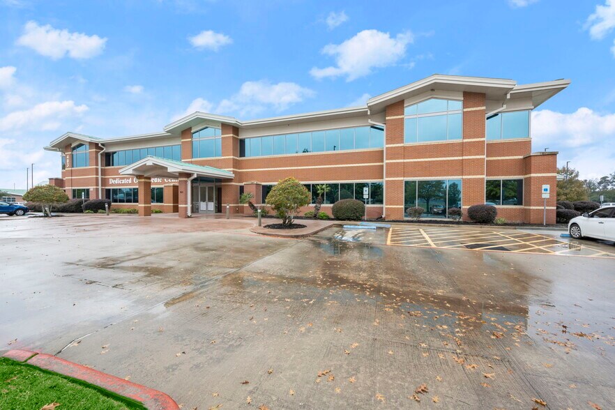More Photos Of 403 Ogletree Dr, Livingston Medical For Lease