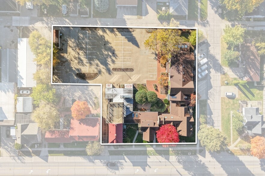 More Photos Of 1111 Washington St, Pella Hospitality For Sale