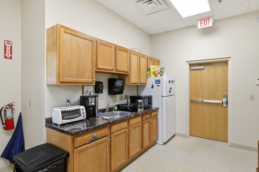 More Photos Of 289-307 Bridge St, Springfield Medical For Sale