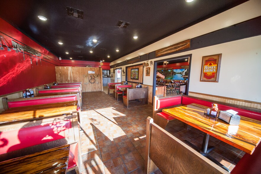 More Photos Of 5740 7th St, Zephyrhills Restaurant For Lease