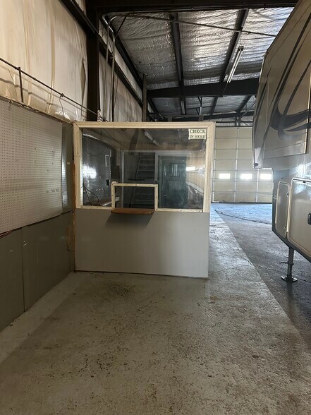 More Photos Of 3100 Fitzgerald Industrial Dr, Bowling Green Warehouse For Lease