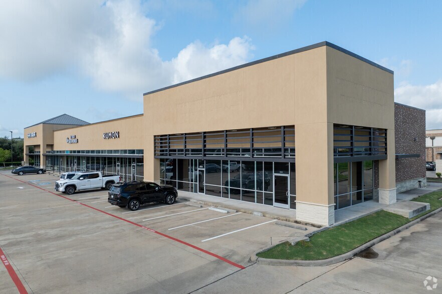 More Photos Of 12920 University Blvd, Sugar Land Storefront For Sale