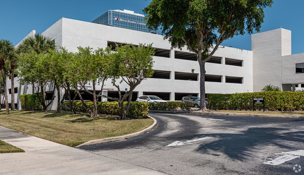 More Photos Of 1555 Palm Beach Lakes Blvd, West Palm Beach Office For Lease