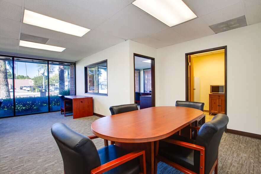 More Photos Of 440 Western Ave, Glendale Office For Lease