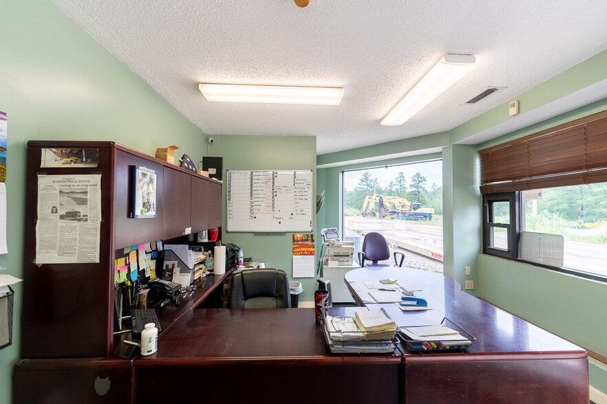 More Photos Of 563 Plains Rd, Tamworth Warehouse For Lease
