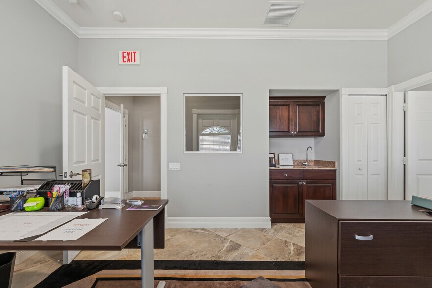 More Photos Of 3193 SE Dixie Hwy, Stuart Office For Sale