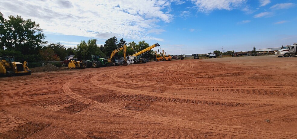 More Photos Of 860 35th Ave E, Dickinson Warehouse For Sale