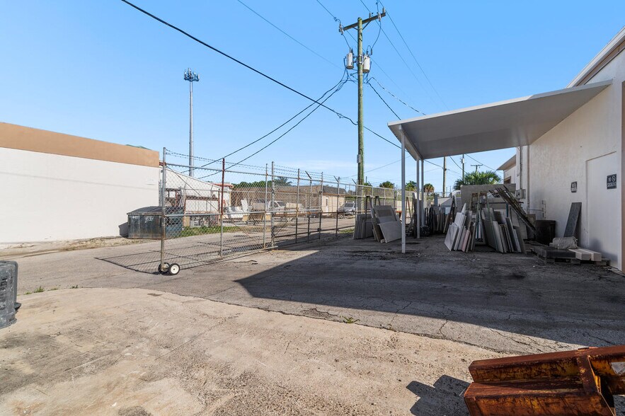 More Photos Of 420 NE 3rd St, Boynton Beach Manufacturing For Lease