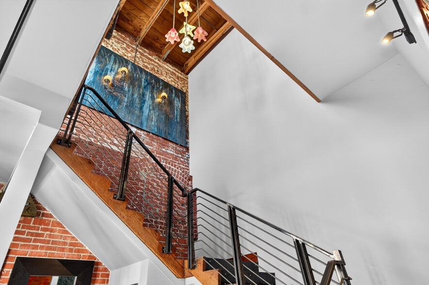 More Photos Of 1725 14th St, Sacramento Office For Sale