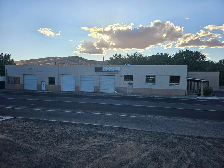 More Photos Of 631 Basin St SW, Ephrata Auto Repair For Sale