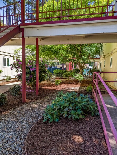 More Photos Of 510 Schumacher, Cave Junction Apartments For Sale