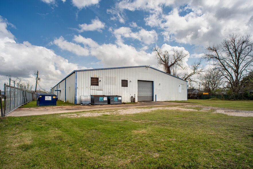 More Photos Of 910 Brenda St, Houston Warehouse For Sale