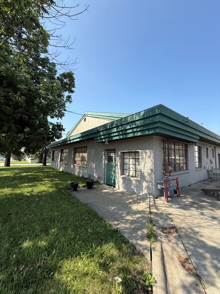 More Photos Of 2205 Haskell Ave, Lawrence Warehouse For Sale