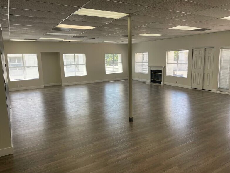 More Photos Of 30497 Canwood St, Agoura Hills Office For Lease