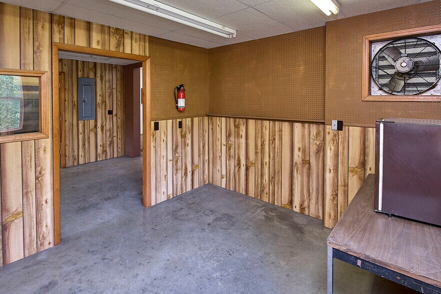 More Photos Of 6328 Elk River Rd, Clendenin Auto Repair For Sale