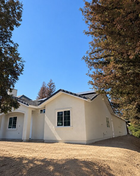 More Photos Of 5912 Cedar Falls Dr, Bakersfield Multifamily For Sale