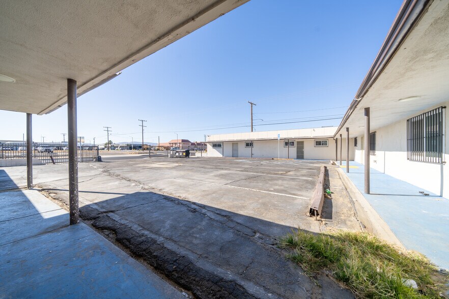 More Photos Of 44300 Division St, Lancaster Office For Lease
