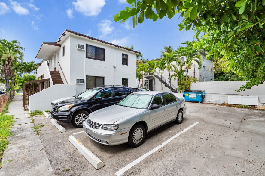 More Photos Of 550 SW 10th St, Miami Apartments For Sale