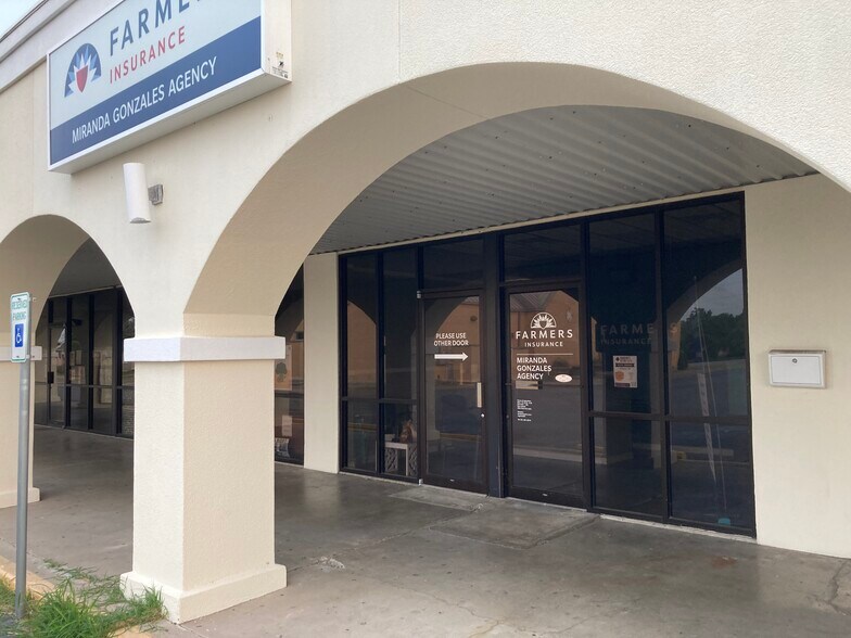 More Photos Of 1113 E Sinton St, Sinton Storefront For Lease
