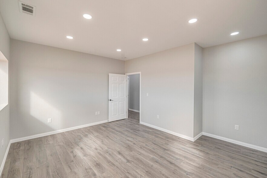 More Photos Of 5268/5450 N FM 866, Odessa Warehouse For Sale