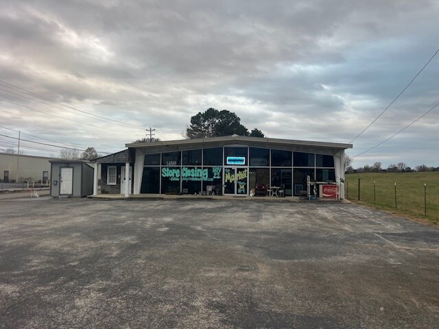More Photos Of 14888 Court St, Moulton General Retail For Sale