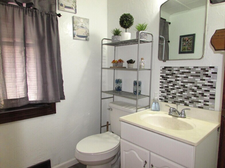 More Photos Of 174 Sandy Creek Rd, Verona Auto Repair For Sale