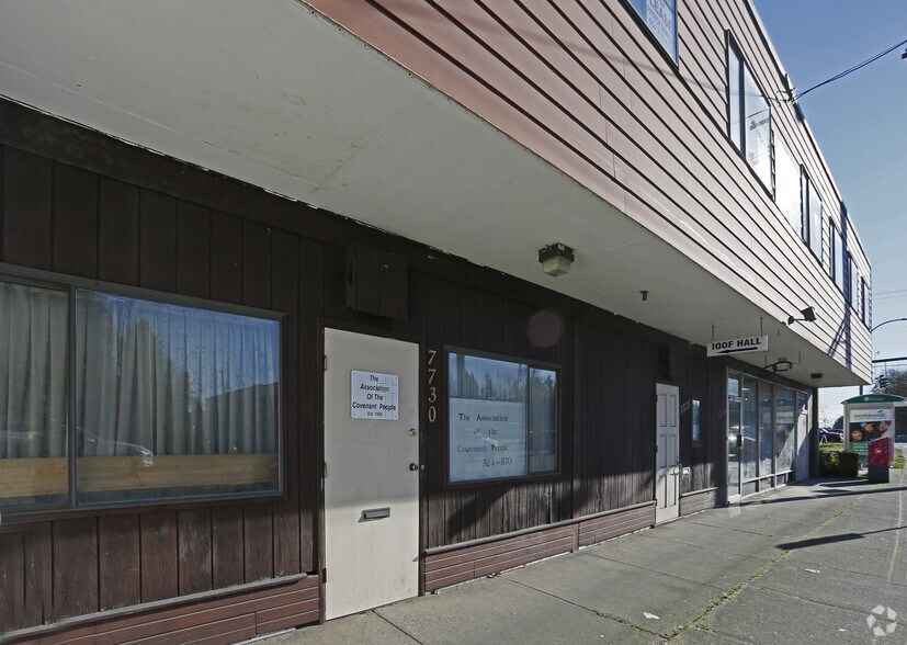 More Photos Of 7726-7730 Edmonds St, Burnaby Storefront Retail Office For Sale