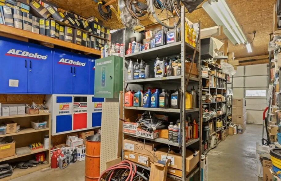 More Photos Of 2300 Hoffman Dr, Effingham Auto Repair For Sale