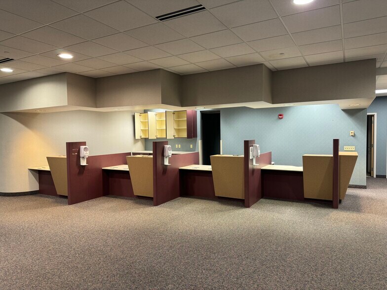 More Photos Of 3605 Stewart Ave, Wausau Flex For Sale