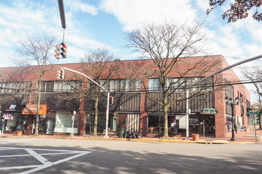 More Photos Of 17 Maple Dr, Great Neck Storefront Retail Office For Lease